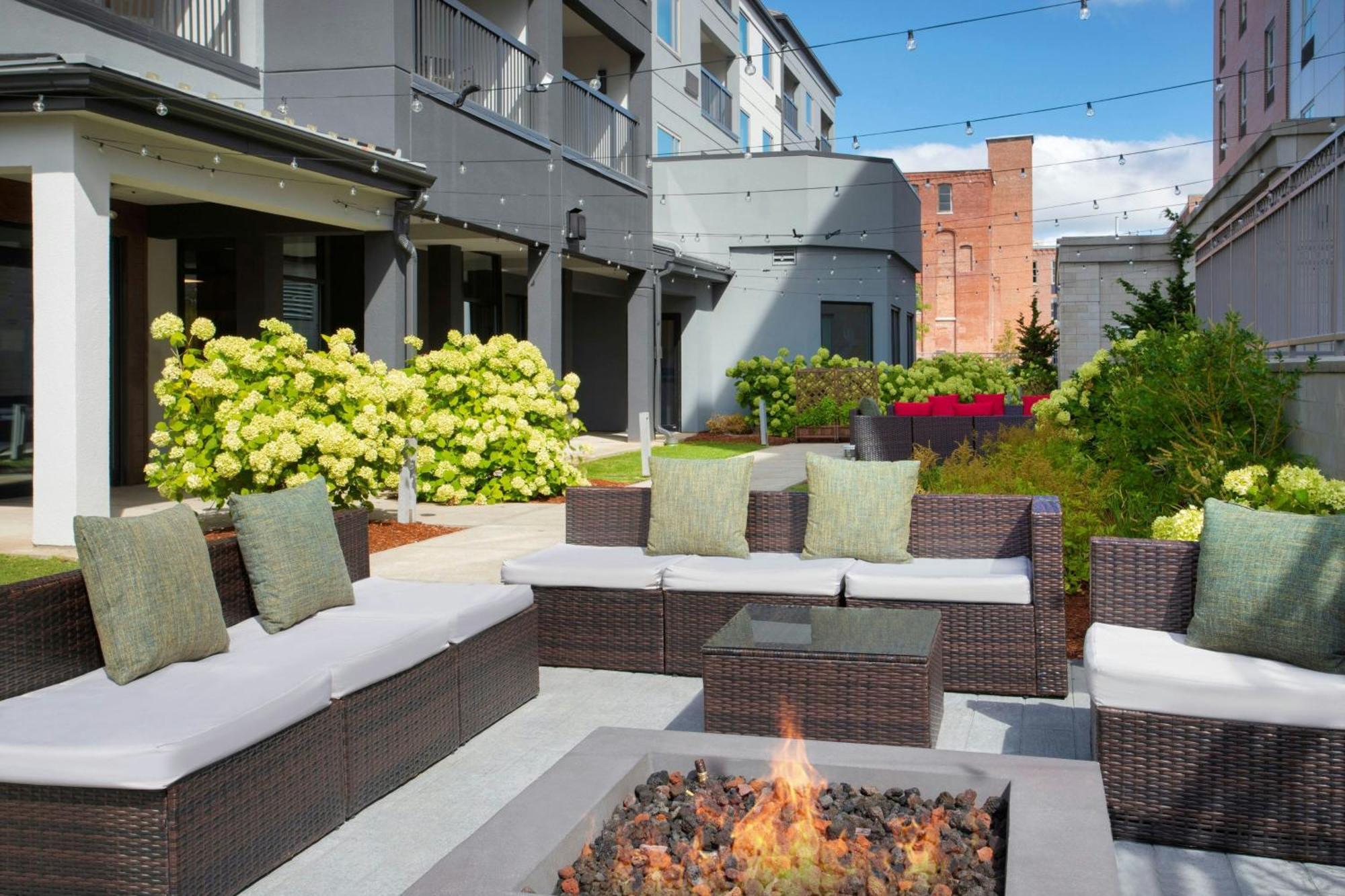 Courtyard Worcester Exterior foto